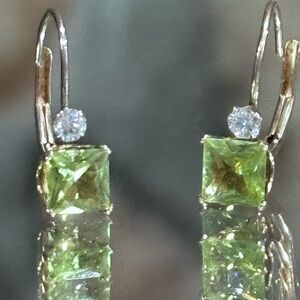 10k yellow gold peridot earrings